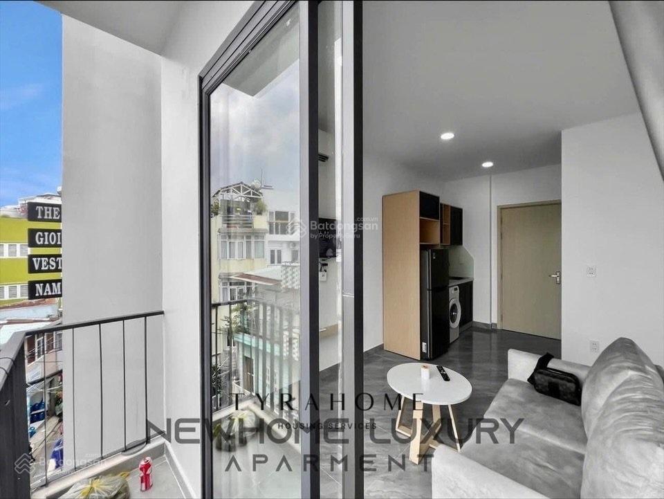 Cho thuê căn hộ ban công full nội thất, vị trí gần cầu kiệp giáp quận 3, quận 1