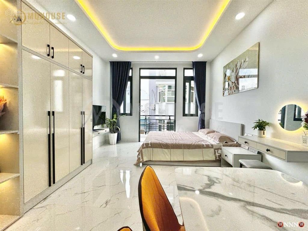 Cho thuê căn hộ ban công ngay khu phan xích long, phòng trang bị full nội thất đẹp