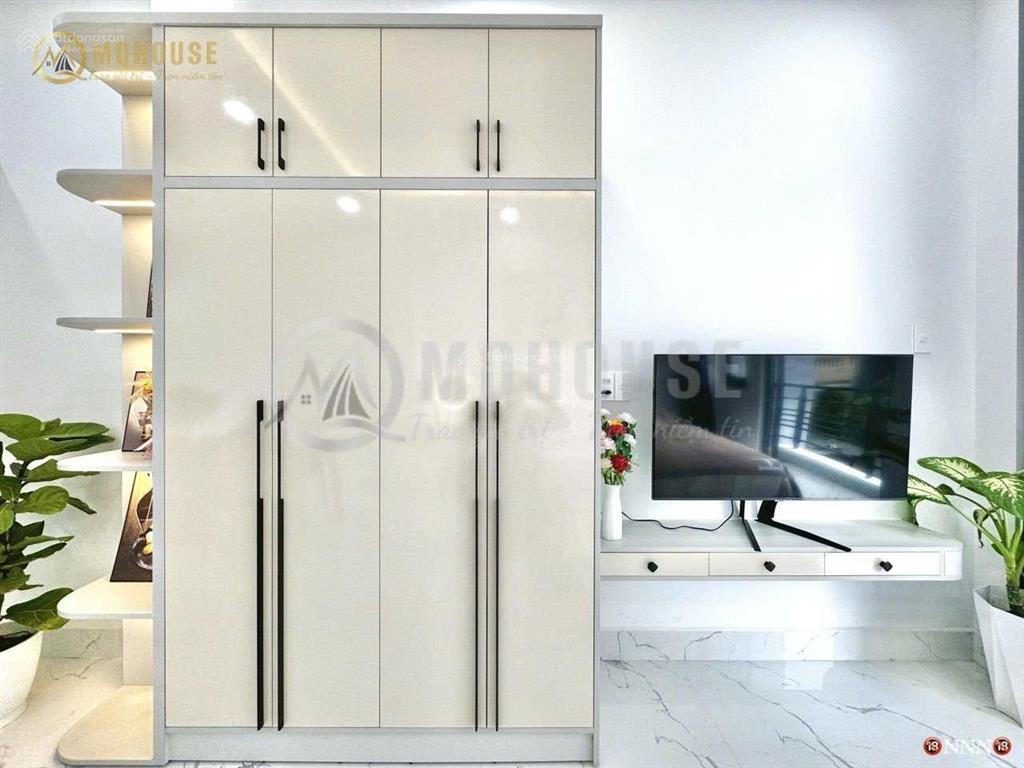 Cho thuê căn hộ ban công ngay khu phan xích long, phòng trang bị full nội thất đẹp