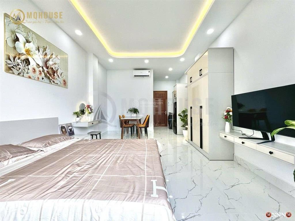 Cho thuê căn hộ ban công ngay khu phan xích long, phòng trang bị full nội thất đẹp