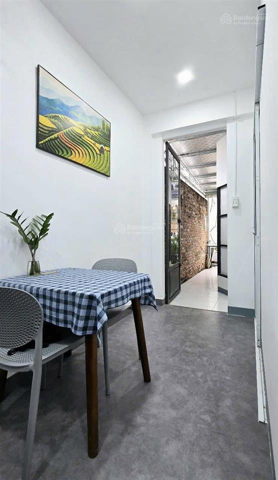 Cho thuê căn hộ penthouse 1pn ban công sân vườn ở đường hùynh văn bánh phú nhuận
