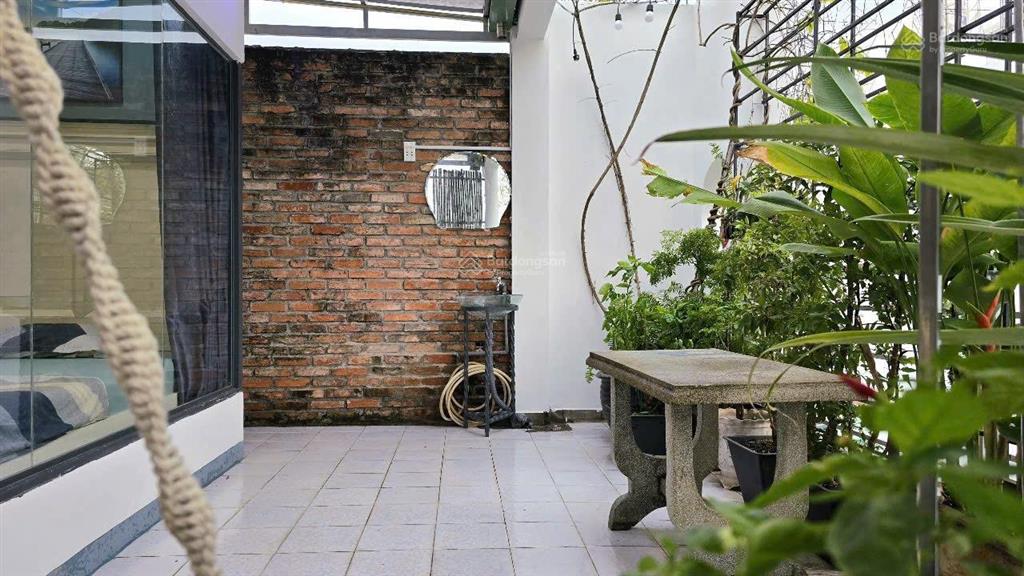 Cho thuê căn hộ penthouse 1pn ban công sân vườn ở đường hùynh văn bánh phú nhuận