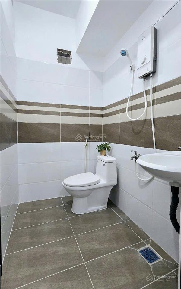 Cho thuê căn hộ penthouse 1pn ban công sân vườn ở đường hùynh văn bánh phú nhuận