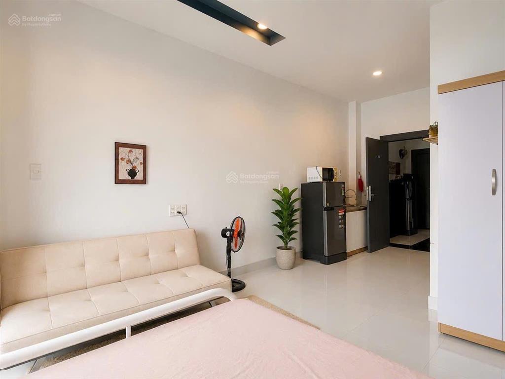 Cho thuê căn hộ ban công full nội thất, thang máy ngay khu phan xích long, phú nhuận
