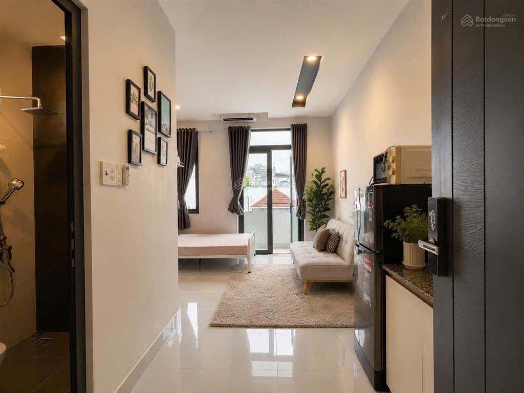 Cho thuê căn hộ ban công full nội thất, thang máy ngay khu phan xích long, phú nhuận