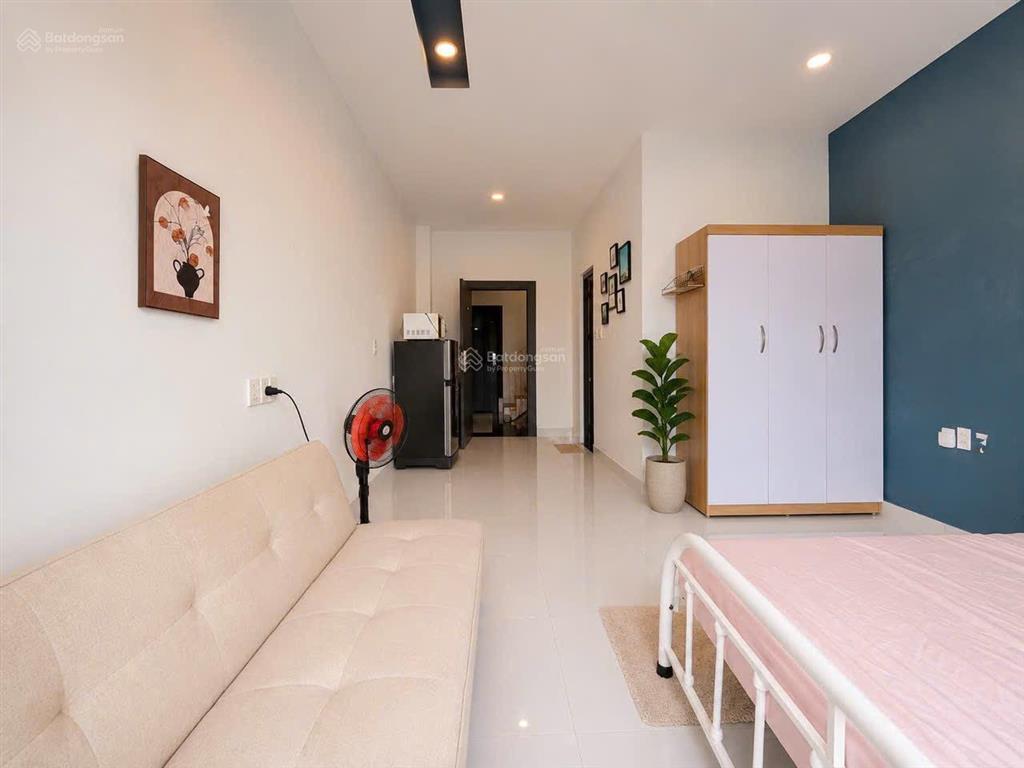 Cho thuê căn hộ ban công full nội thất, thang máy ngay khu phan xích long, phú nhuận