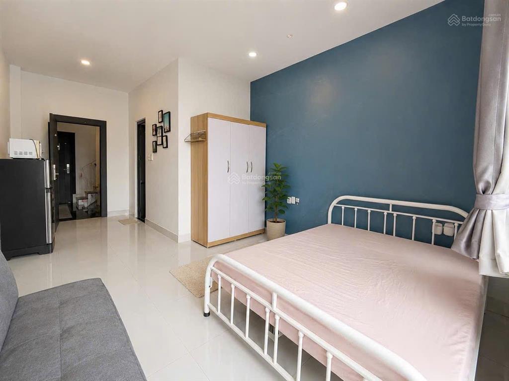 Cho thuê căn hộ ban công full nội thất, thang máy ngay khu phan xích long, phú nhuận