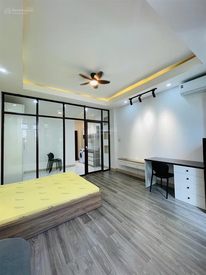 Cho thuê căn hộ 1pn tách bếp 50m2 đường huỳnh văn bánh, vị trí gần q3, đi sân bay 5  7p