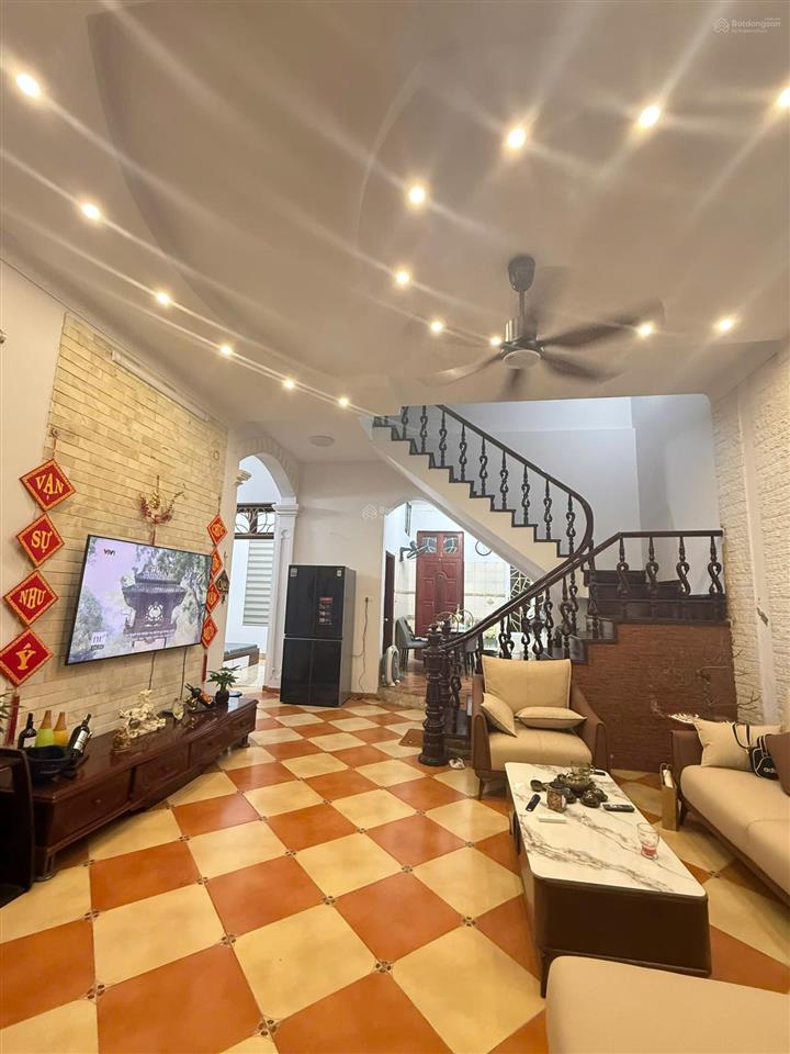 Chính chủ bán nhà riêng kiểu bt 125m2,mt 13.2m,81/353 bát khối thông ngõ 206 cổ linh đi bộ tới aeon