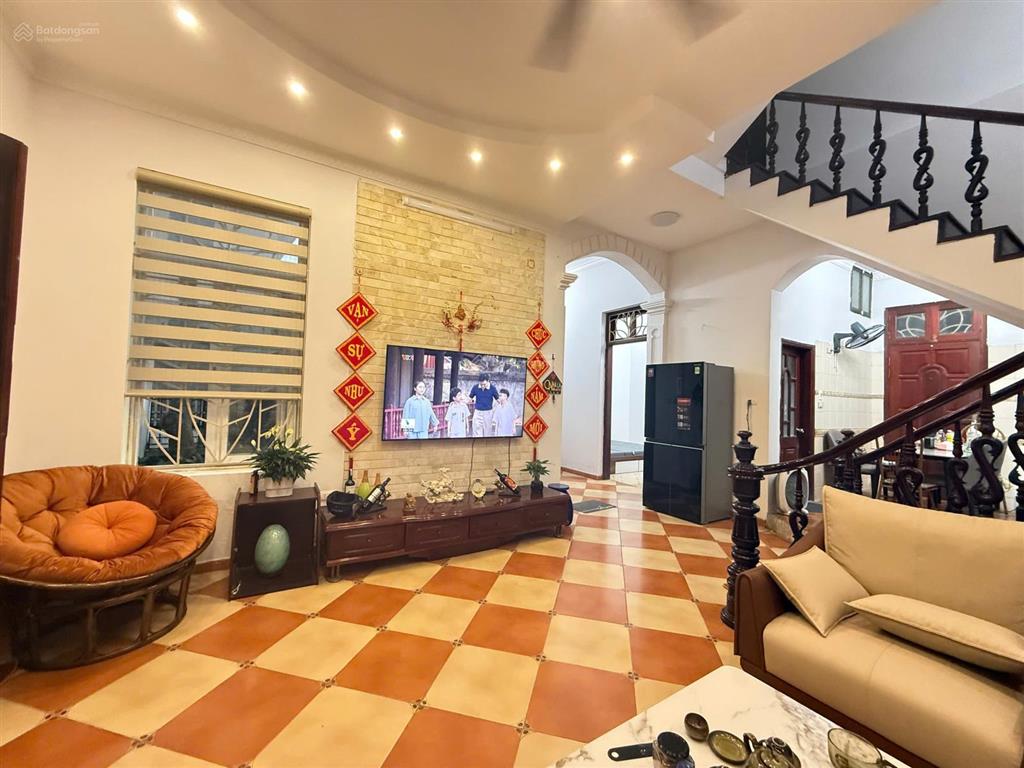 Chính chủ bán nhà riêng kiểu bt 125m2,mt 13.2m,81/353 bát khối thông ngõ 206 cổ linh đi bộ tới aeon