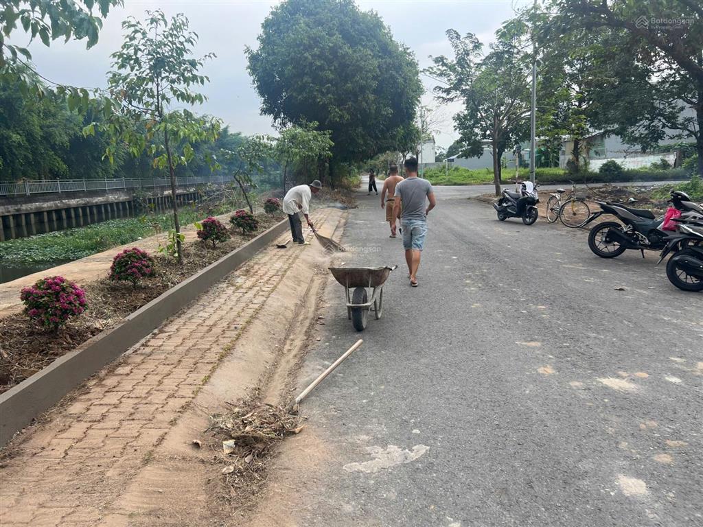 Cần bán 150m2 (6 x 25)  thổ cư 100%, đường nhựa 20m, giáp ql 13, cổng chào bình dương, sổ riêng