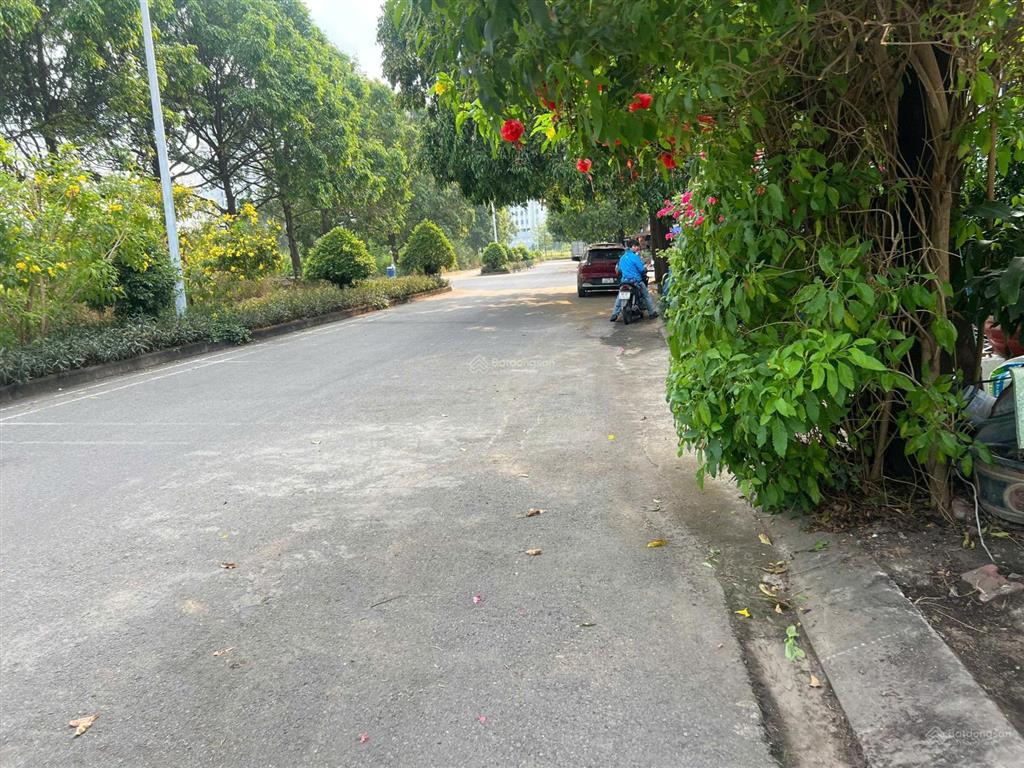 Cần bán 150m2 (6 x 25)  thổ cư 100%, đường nhựa 20m, giáp ql 13, cổng chào bình dương, sổ riêng