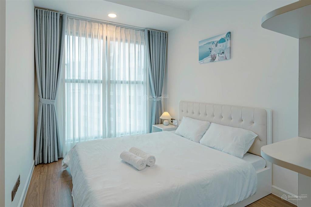 Cần bán nhanh căn hộ 1 phòng ngủ 54m2 saigon royal quận 4 giá tốt.  0909 024 ***