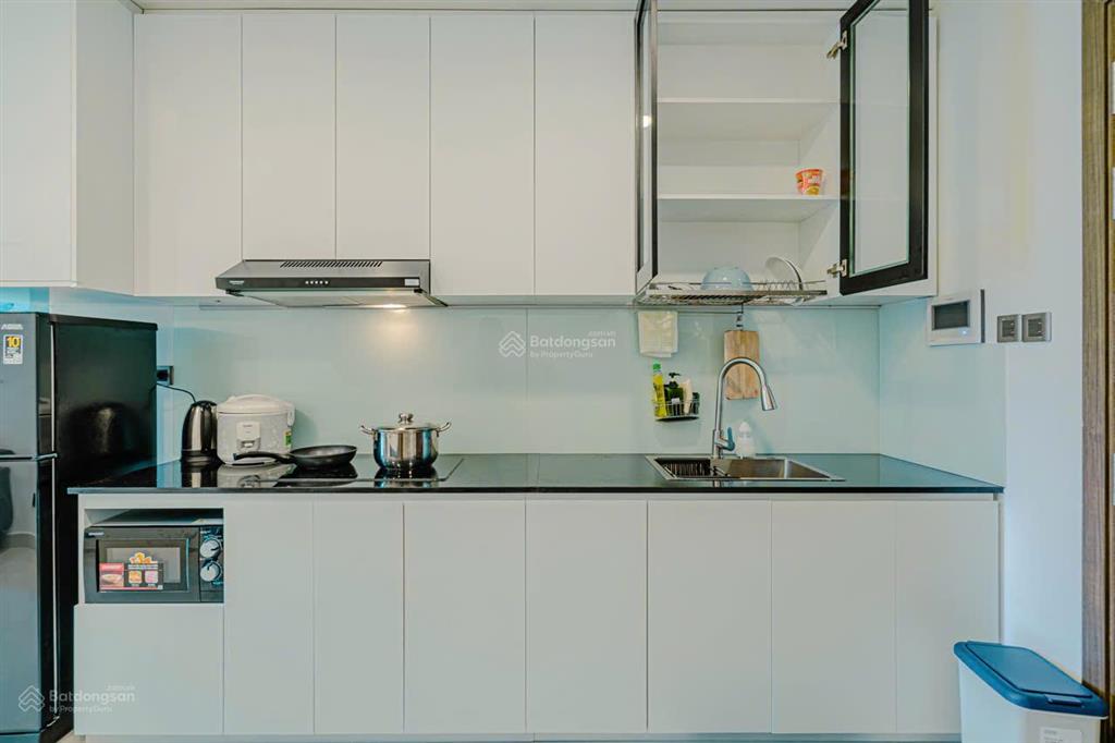 Cần bán nhanh căn hộ 1 phòng ngủ 54m2 saigon royal quận 4 giá tốt.  0909 024 ***