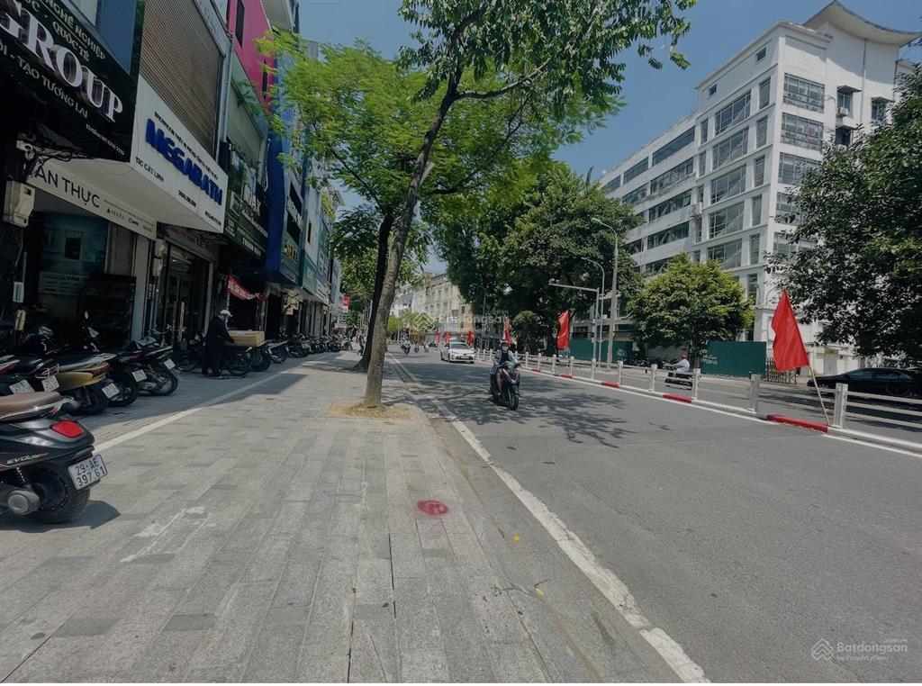 Cho thuê căn góc tòa vp mặt phố cát linh giảng võ 1.800m, 8 tầng, mt 46m, giá 299 tr/th