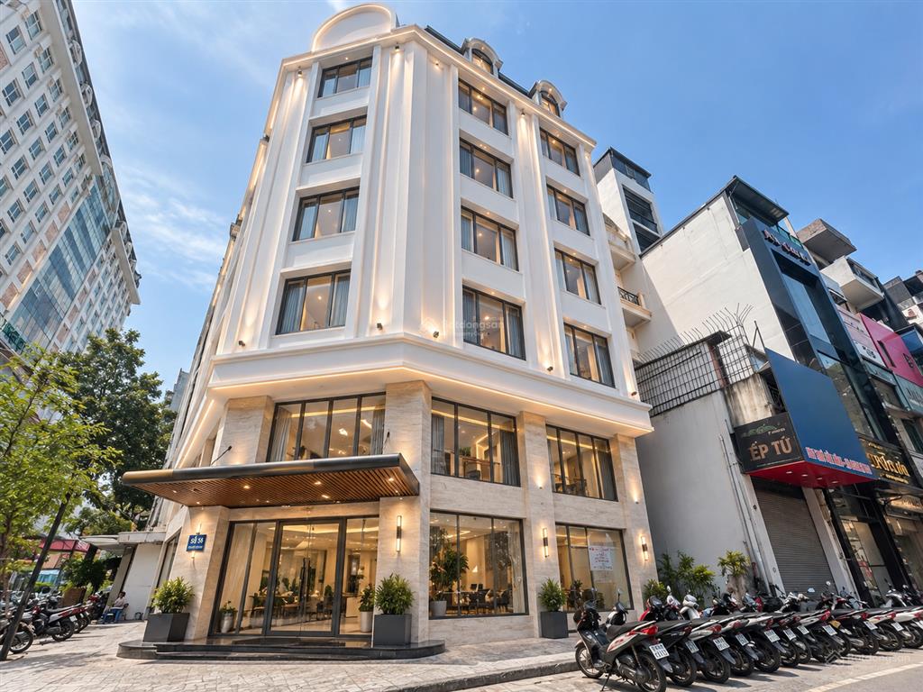 Cho thuê căn góc tòa vp mặt phố cát linh giảng võ 1.800m, 8 tầng, mt 46m, giá 299 tr/th