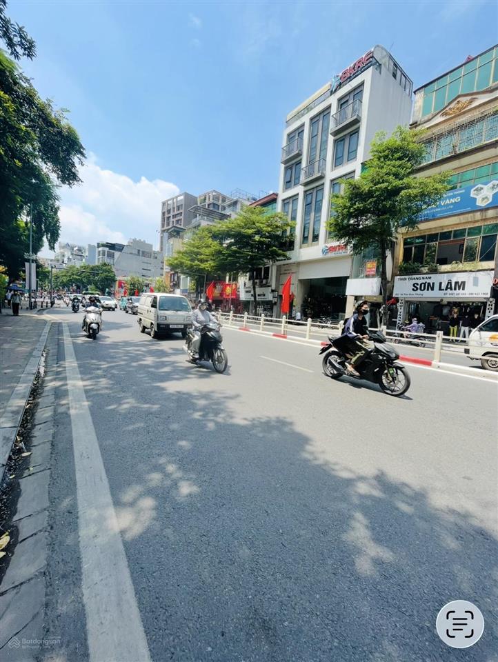 Cho thuê căn góc tòa vp mặt phố cát linh giảng võ 1.800m, 8 tầng, mt 46m, giá 299 tr/th