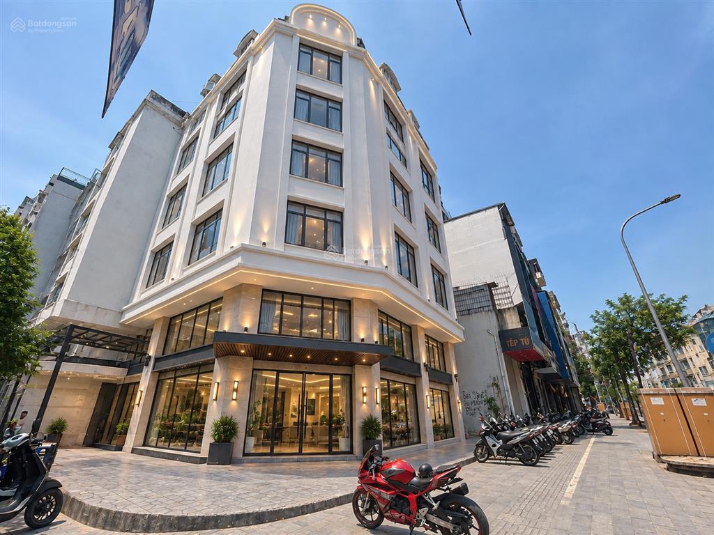 Cho thuê căn góc tòa vp mặt phố cát linh giảng võ 1.800m, 8 tầng, mt 46m, giá 299 tr/th