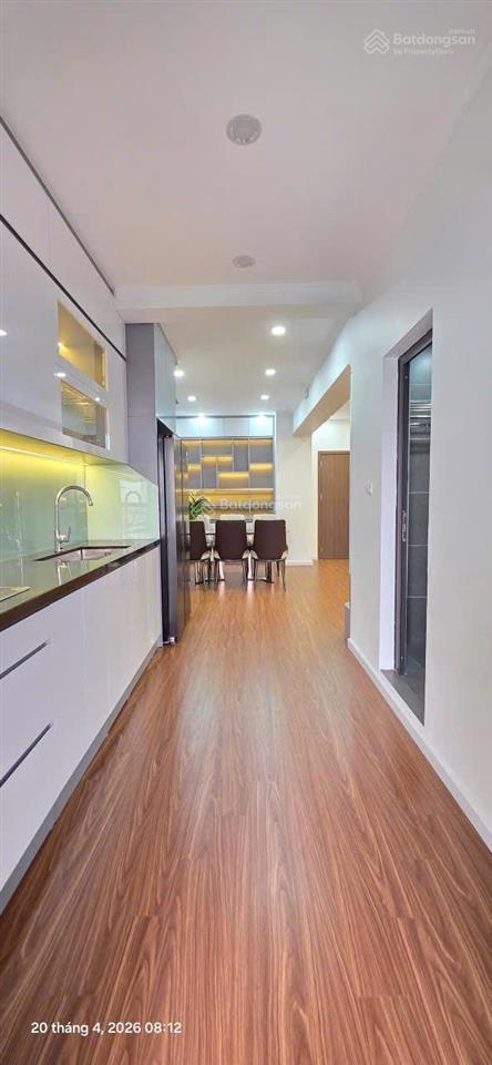 Bán gấp căn hộ ngoại giao đoàn 95m2, 2pn, 2vs, giá 8,2 tỷ tầng cao view đẹp full nội thất