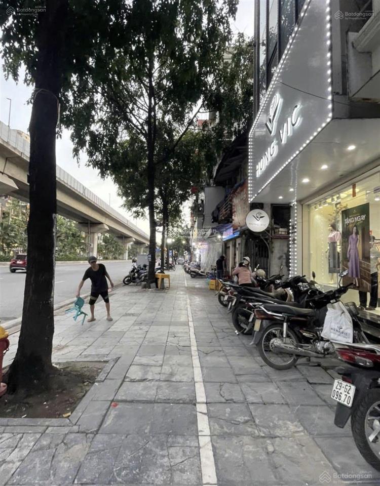 Cho thuê mặt phố quang trung hà đông 300m 3t 35tr/th,thông sàn, vỉa hè rộng, gần ga tàu, kinh doanh