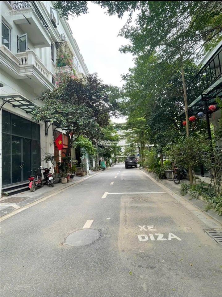 Phú diễn bắc từ liêm, 5 tầng, 21,8 tỷ nhà phân lô đẳng cấp, vỉa hè ô tô tránh, 2 thoáng trước sau