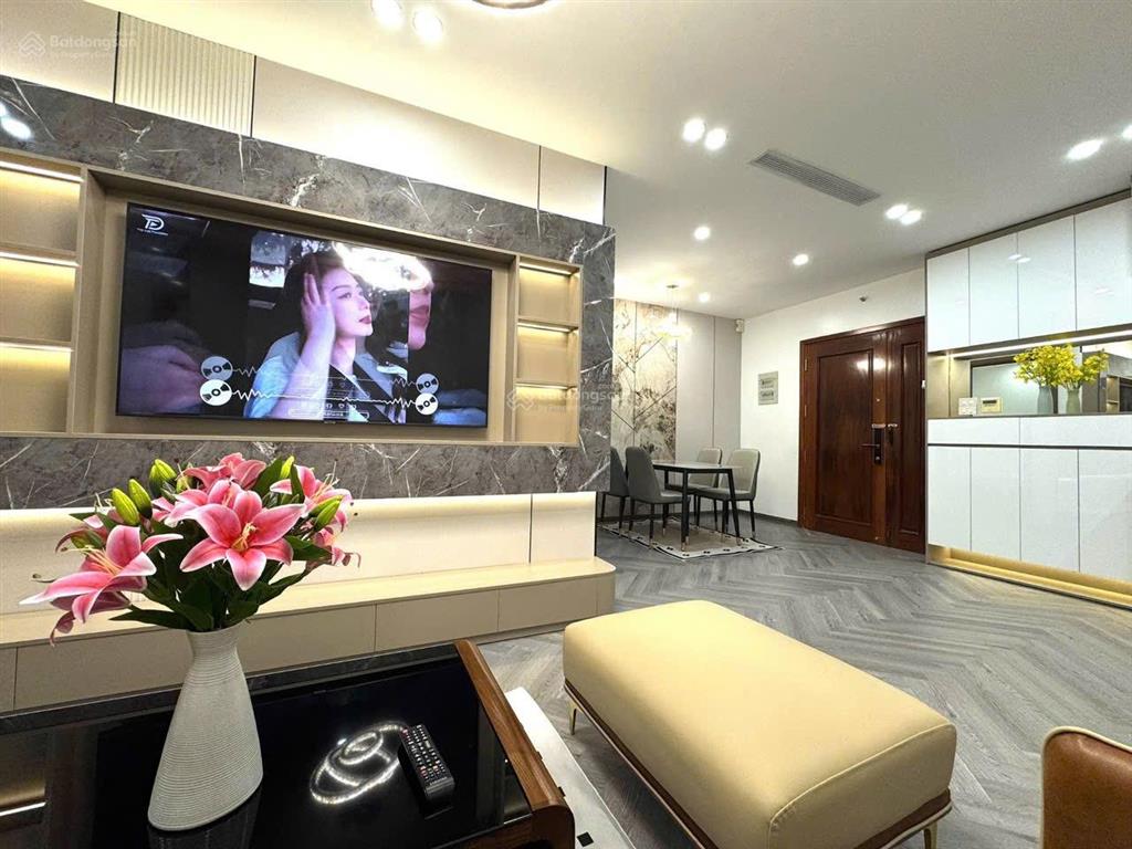 Bán gấp căn hộ ngoại giao đoàn 95m2, 2pn, 2vs, giá 8,2 tỷ tầng cao view đẹp full nội thất