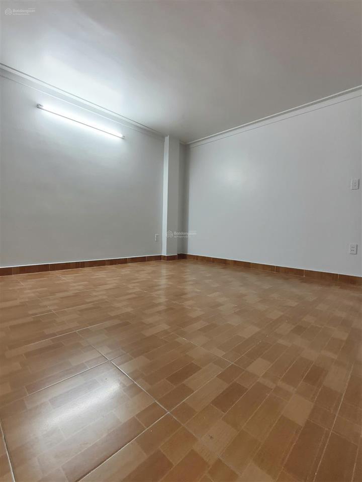 60m2 ngõ rộng thênh thang ô tô đỗ cửa, nhà 3 mặt thoáng sáng ở sướng, có sân cổng riêng
