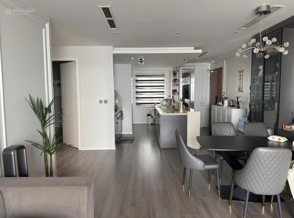 Nhỉnh 8 tỷ  căn góc 105m  trục 04 tháp b newsky văn quán  view hồ  đẹp tòa.  0969 139 ***
