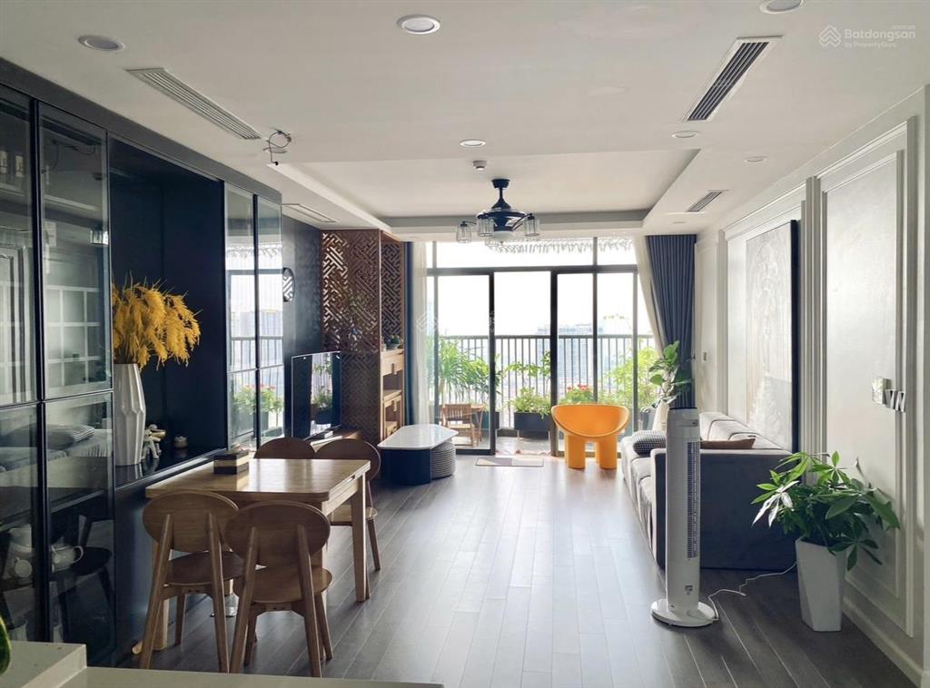 Nhỉnh 8 tỷ  căn góc 105m  trục 04 tháp b newsky văn quán  view hồ  đẹp tòa.  0969 139 ***