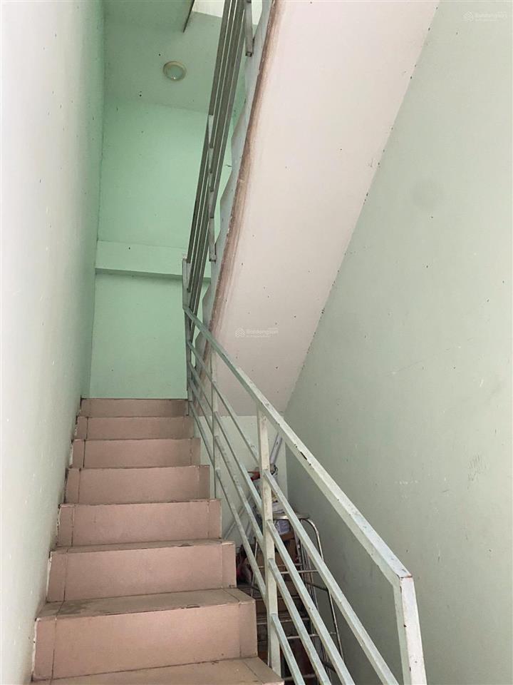 Bán nhà mặt tiền hẻm 652 ql13  10m x 21m  3 tầng chia làm 2 căn.  0938 325 ***