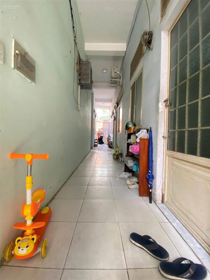Bán nhà mặt tiền hẻm 652 ql13  10m x 21m  3 tầng chia làm 2 căn.  0938 325 ***