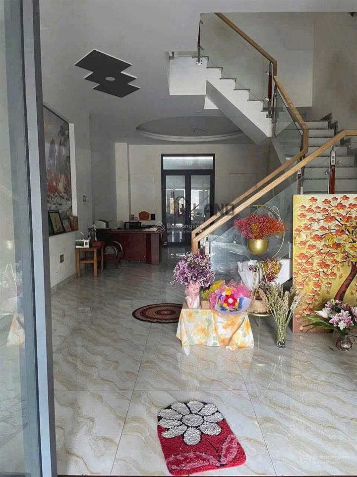 Bán gấp căn nhà mặt tiền đường số 3  kdc êm đềm  p. linh xuân  thủ đức  90m2   0938 325 ***