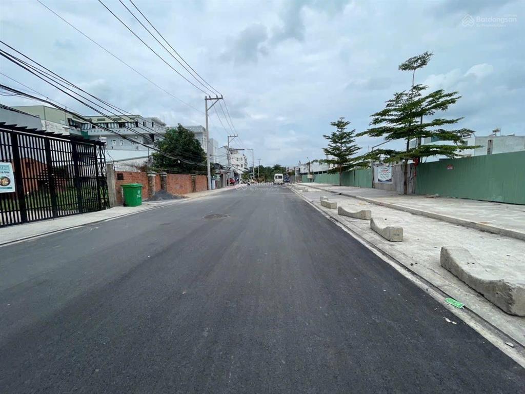 Mặt tiền đường số 520  quốc lộ 13, p. hiệp bình phước  đối diện vạn phúc  9x21m  18,8tỷ