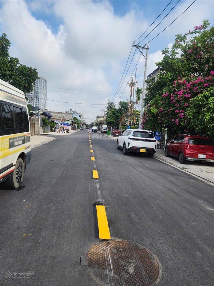 Mặt tiền đường số 520  quốc lộ 13, p. hiệp bình phước  đối diện vạn phúc  9x21m  18,8tỷ