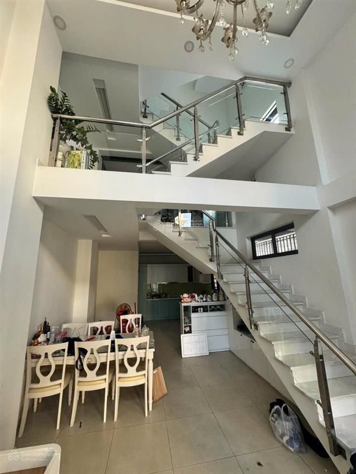 Bán nhà 3 tầng góc 2 mt hẻm  đường 38 hbc  kế chợ hiệp bình