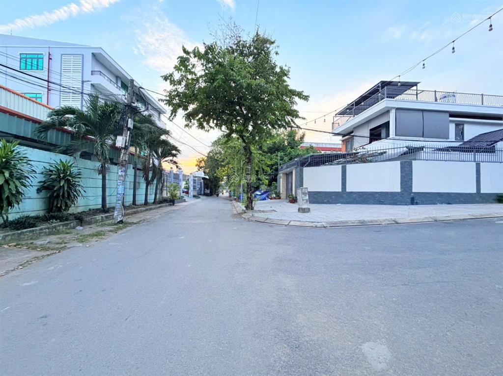 Chủ cần bán gấp  lô đất 881m2 góc 2 mt đường 9  cặp bên vạn phúc thủ đức   0938 325 ***