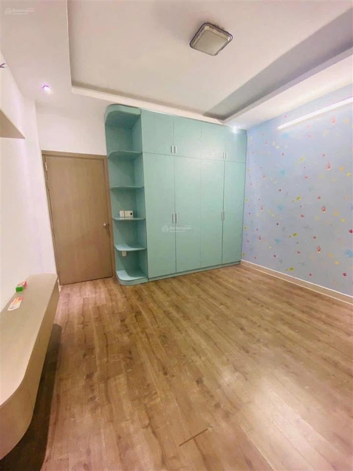 Nhà 2 tầng full nt giáp bên vạn phúc  hbp  thủ đức