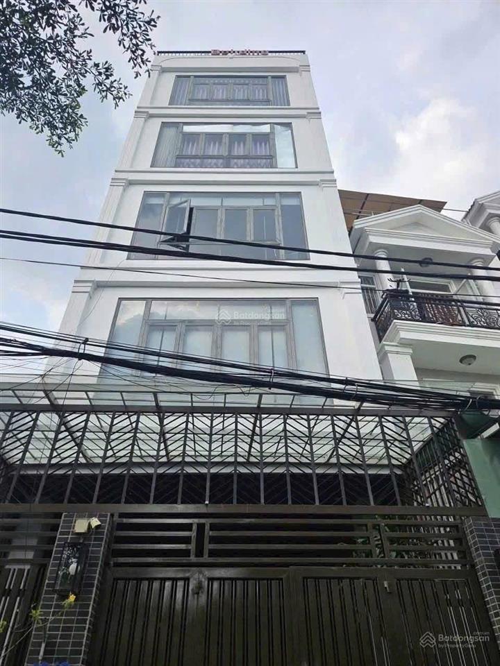 Cho thuê toà nhà tiện làm văn phòng, có hầm  ngã 4 bình phước, gần chợ đầu mối  chỉ 25tr/th