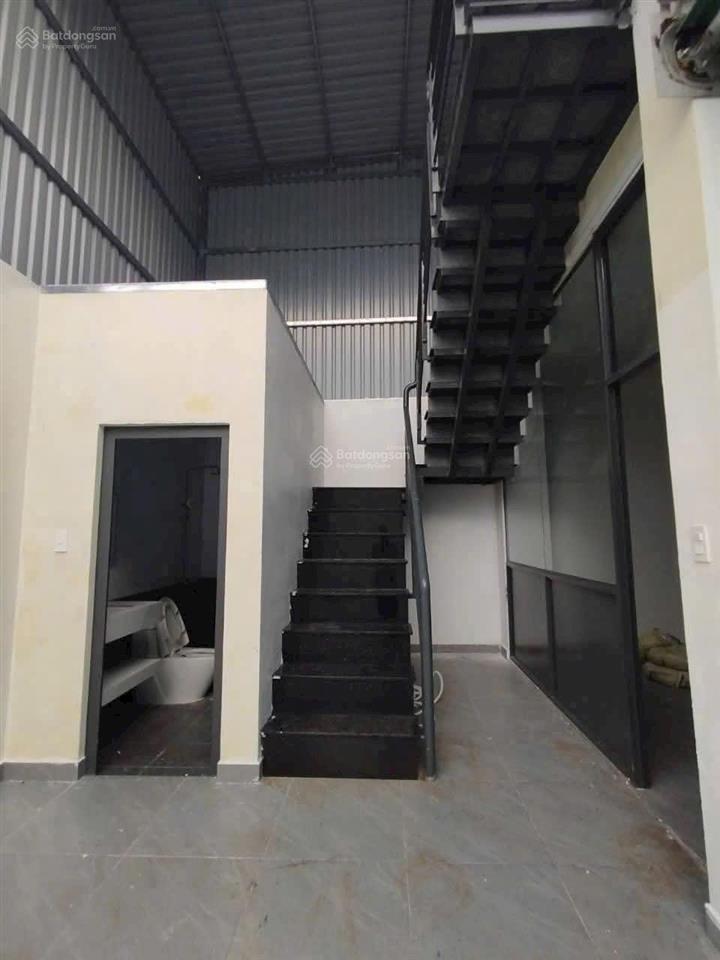Cho thuê nhà + kho hiệp bình phước  thủ đức. dt 286m2 ngang 11m
