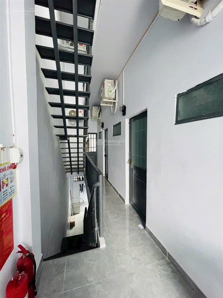 Ngay chợ tam hà, đường tô ngọc vân, tam phú, thủ đức  100m2/3 tầng/thu 29tr/th.