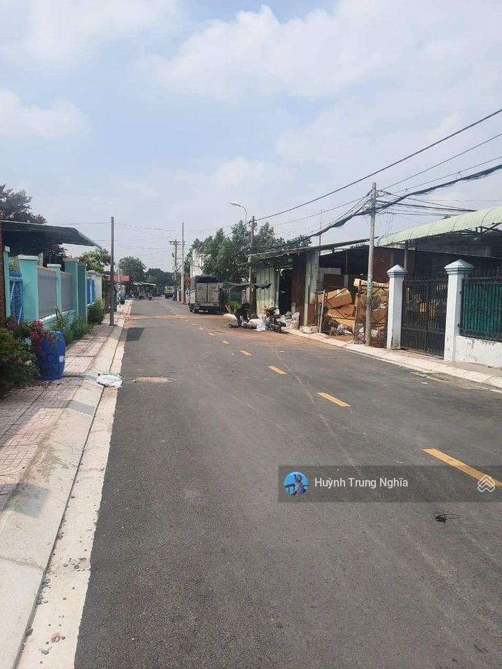 Bán miếng đất ngay vinhome sài gòn park giá chỉ 700tr. dt 5x40m đường lê minh nhựt  củ chi