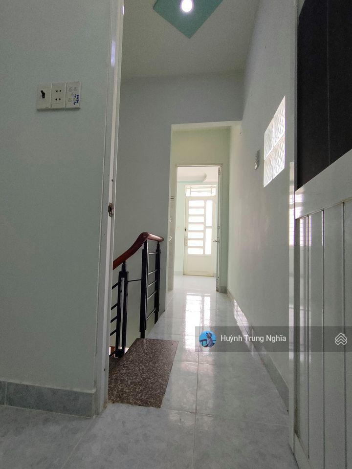 Bán gấp căn nhà 1 trệt 1 lầu. giá 1 tỷ 1 đường nhữ tiến hiến thị trấn củ chi ngay chợ việt kiều