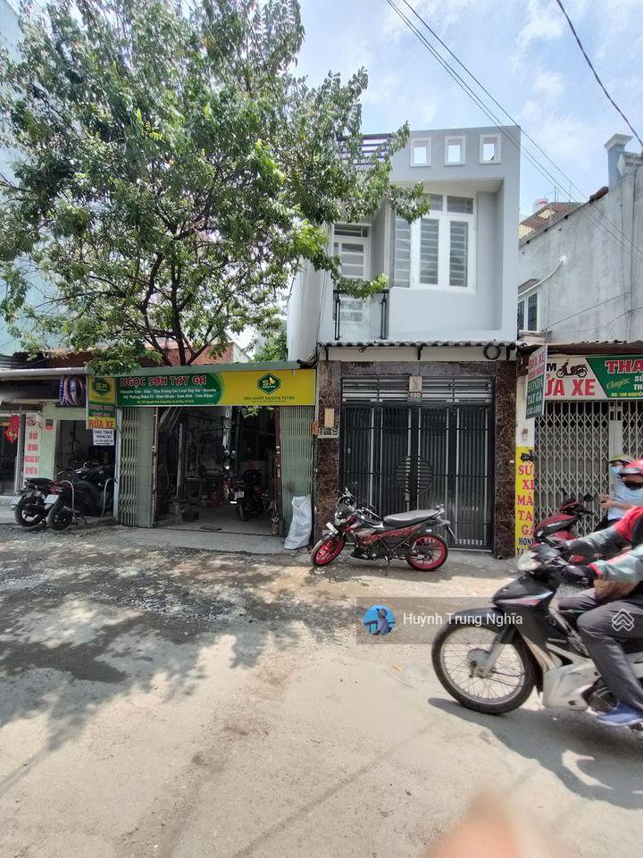 Bán gấp căn nhà 1 trệt 1 lầu. giá 1 tỷ 1 đường nhữ tiến hiến thị trấn củ chi ngay chợ việt kiều