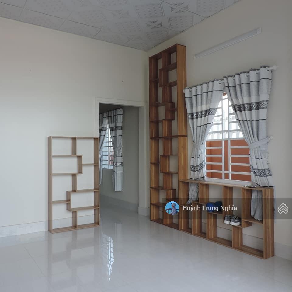 Chủ kẹt tiền bán gấp nhà cấp 4 (giá 900tr) đường giồng cát xã tân phú trung ngay chợ chiều