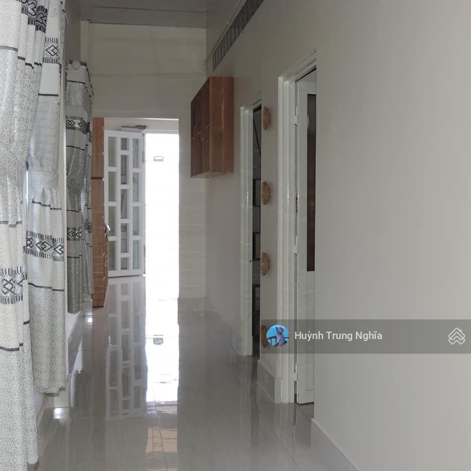 Chủ kẹt tiền bán gấp nhà cấp 4 (giá 900tr) đường giồng cát xã tân phú trung ngay chợ chiều