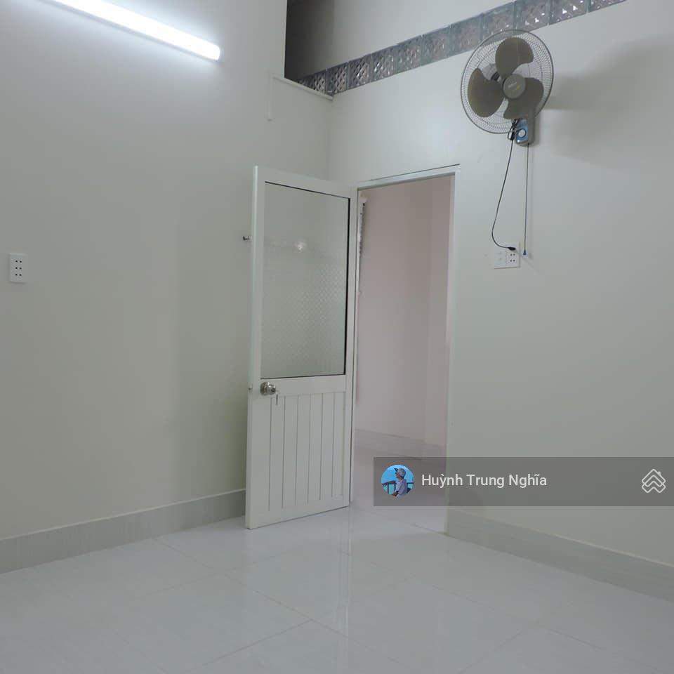 Chủ kẹt tiền bán gấp nhà cấp 4 (giá 900tr) đường giồng cát xã tân phú trung ngay chợ chiều