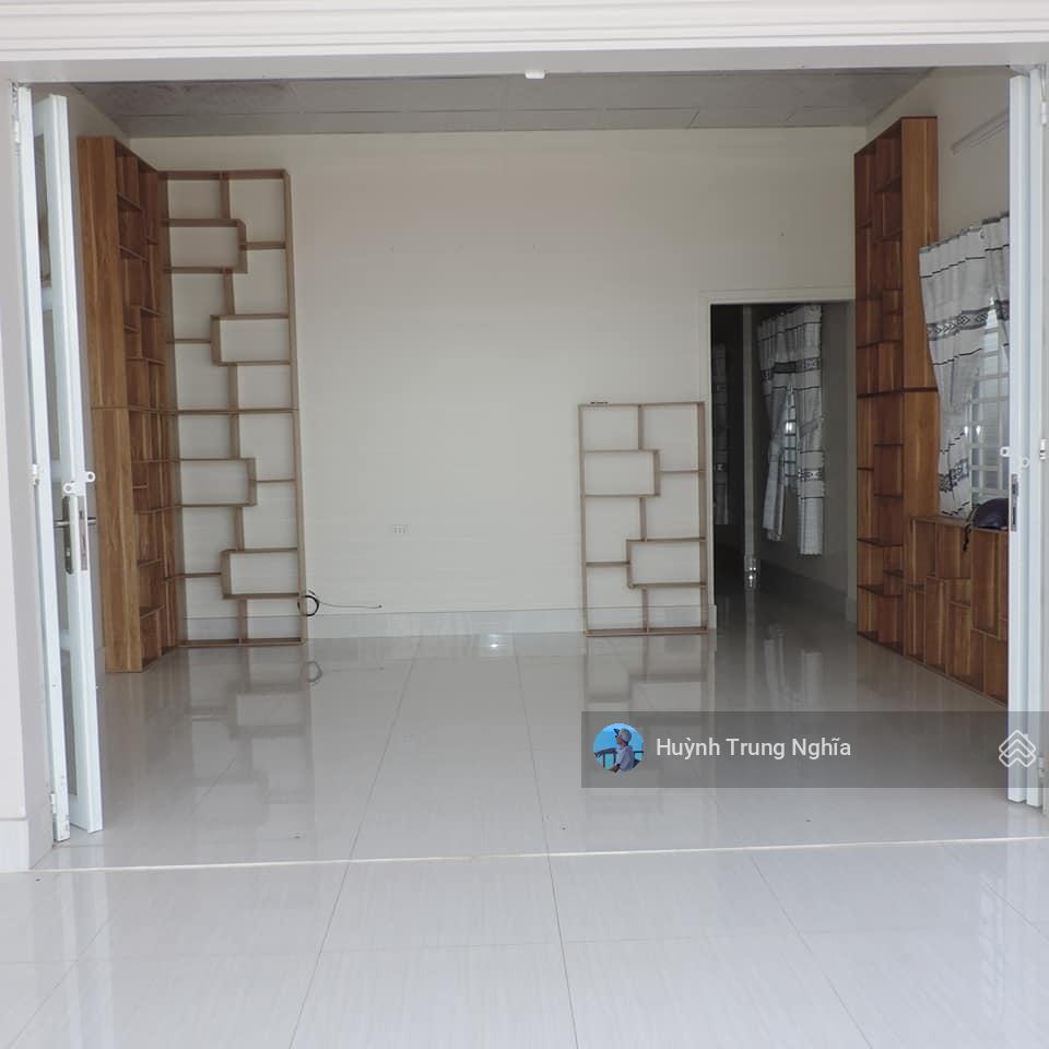 Chủ kẹt tiền bán gấp nhà cấp 4 (giá 900tr) đường giồng cát xã tân phú trung ngay chợ chiều