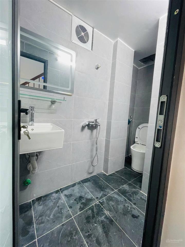 Dưới 5 tỷ sở hữu nhà 5 tầng mới tinh trung tâm đống đa ngõ tiến bộ, khâm thiên