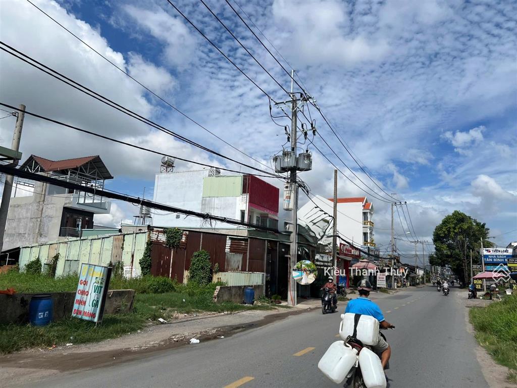 Cắt lỗ bán lô đất 300m2 (80m2 thổ) ngay ngã ba hai châu, phường trảng bàng, giá 780 triệu, sổ riêng