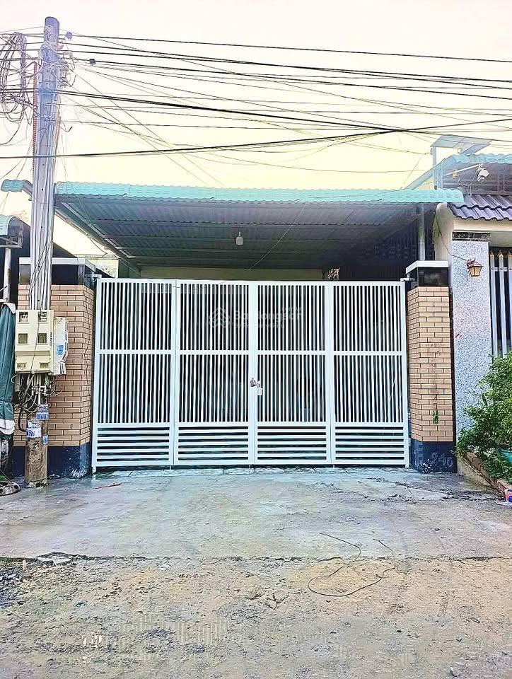 1,5 tỷ  nhà 5x20= 100m2  suối lội  sổ hồng riêng